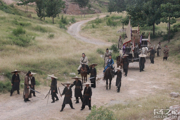 卡车司机 货运路离不开他们的艰辛付出