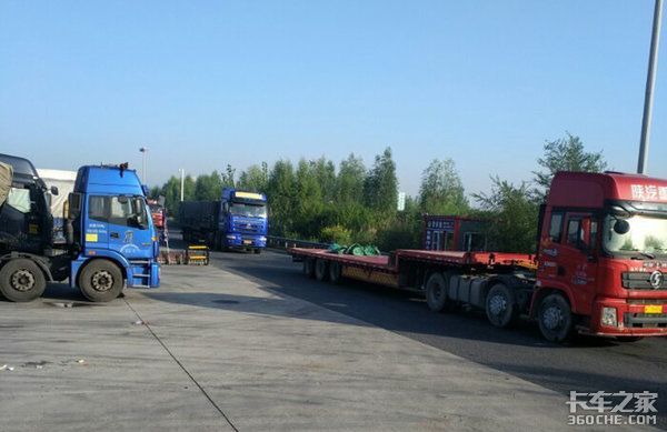 物价黑!说说让卡友又爱又恨的服务区