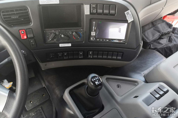 车市速看：东康340上身9米6畅行D7 8×4