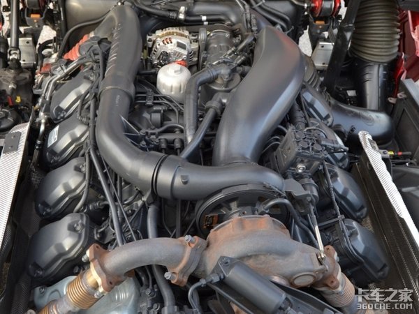 爆改版斯堪尼亚S牵引车 V8发动机惹人爱