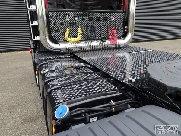 爆改版斯堪尼亚S牵引车 V8发动机惹人爱