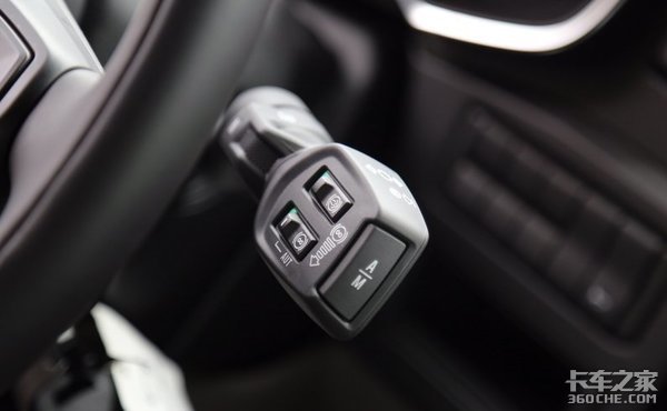 爆改版斯堪尼亚S牵引车 V8发动机惹人爱