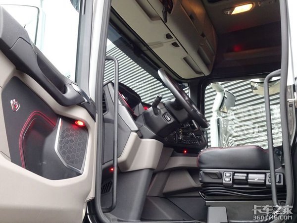 爆改版斯堪尼亚S牵引车 V8发动机惹人爱