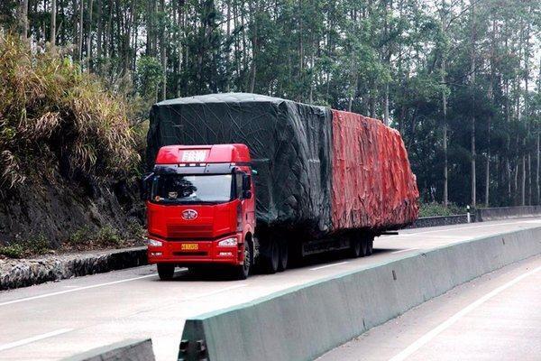 交通部:超限临牌需办通行证 不能拉绿通