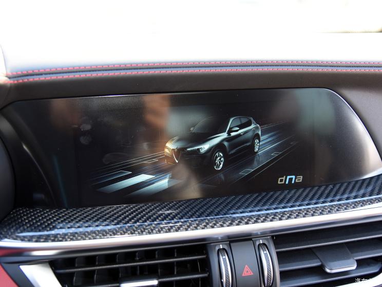 阿尔法·罗密欧 Stelvio 2021款 2.0T 280HP Veloce Ti 竞速版 阿尔法·罗密欧 Stelvio 2021款 2.0T 280HP Veloce Ti 竞速版