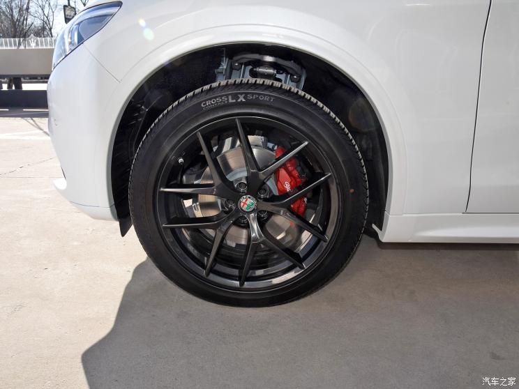 阿尔法·罗密欧 Stelvio 2021款 2.0T 280HP Veloce Ti 竞速版 阿尔法·罗密欧 Stelvio 2021款 2.0T 280HP Veloce Ti 竞速版