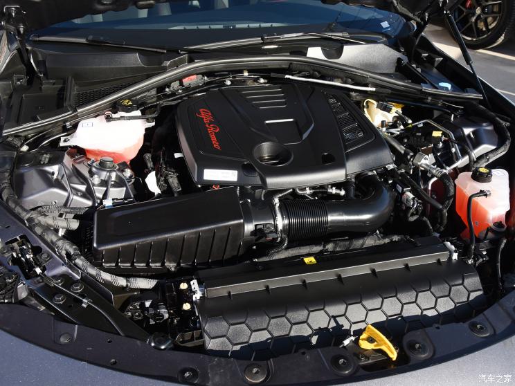 阿尔法·罗密欧 Giulia 2021款 2.0T 280HP Veloce Ti 竞速版 阿尔法·罗密欧 Giulia 2021款 2.0T 280HP Veloce Ti 竞速版