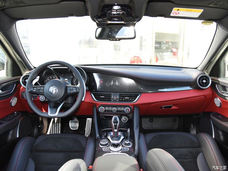 阿尔法·罗密欧 Giulia 2021款 2.0T 280HP Veloce Ti 竞速版 阿尔法·罗密欧 Giulia 2021款 2.0T 280HP Veloce Ti 竞速版