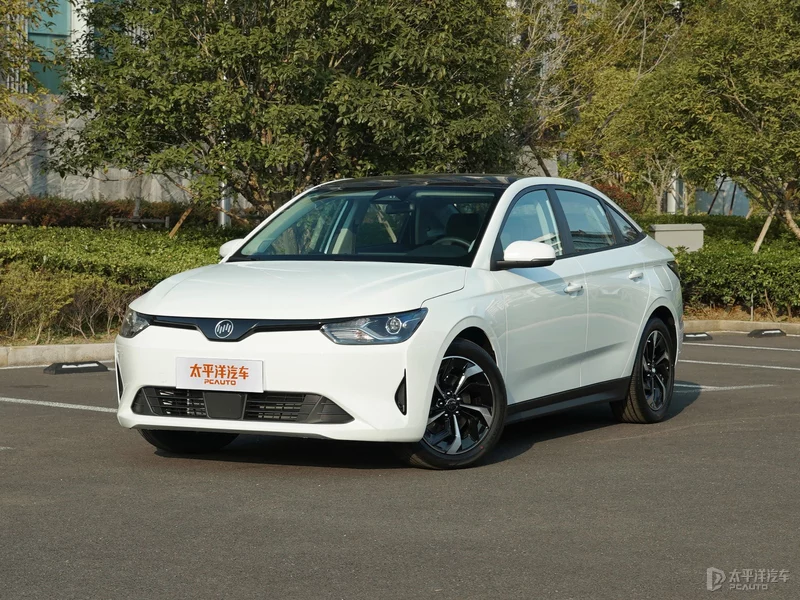 续航高达505km，到店实拍威马旗下首款轿车E.5