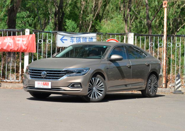 大众帕萨特4S店提车 给你超低价一键咨询