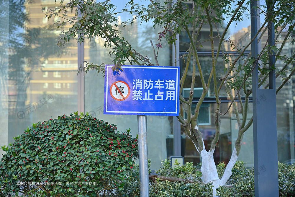 交通标志“掉头”的“掉”是错别字吗？不！更准确！