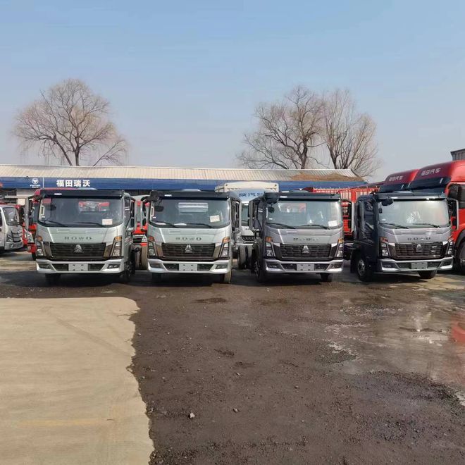 重汽HOWO4.2米法规箱式货车